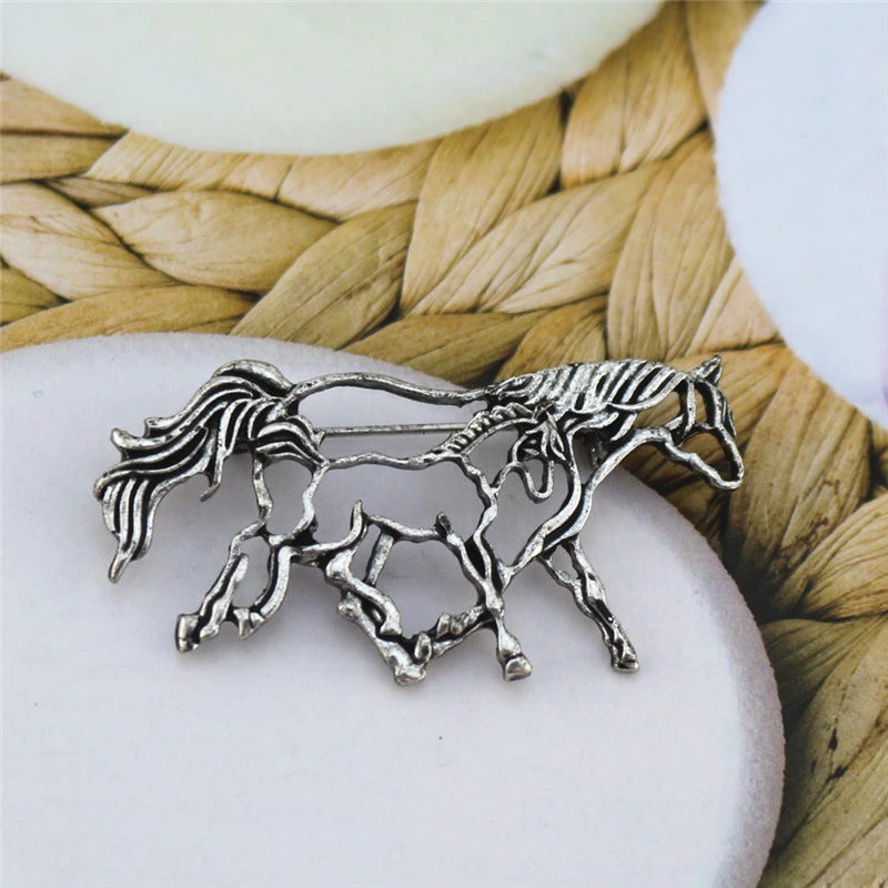 Hollow Silver-plated Hand-made Maxima Windbreaker Suit Cardigan Brooch