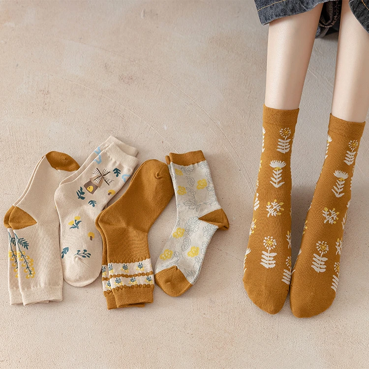 Women's Fashionable And Versatile Retro Mid-calf Socks