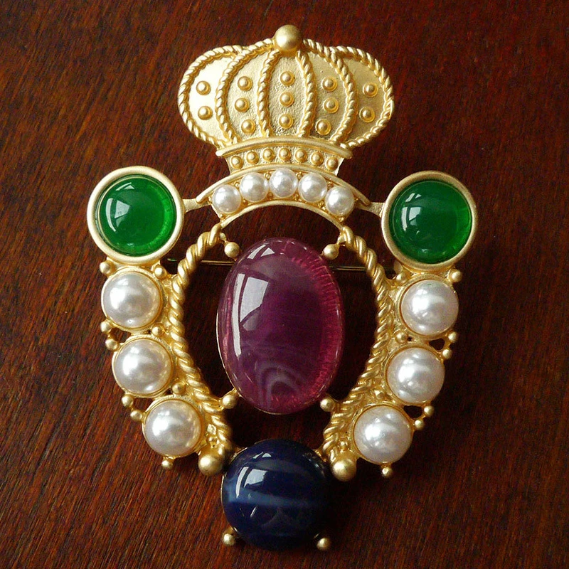 Retro Court Baroque Vintage Brooch Middle Ancient