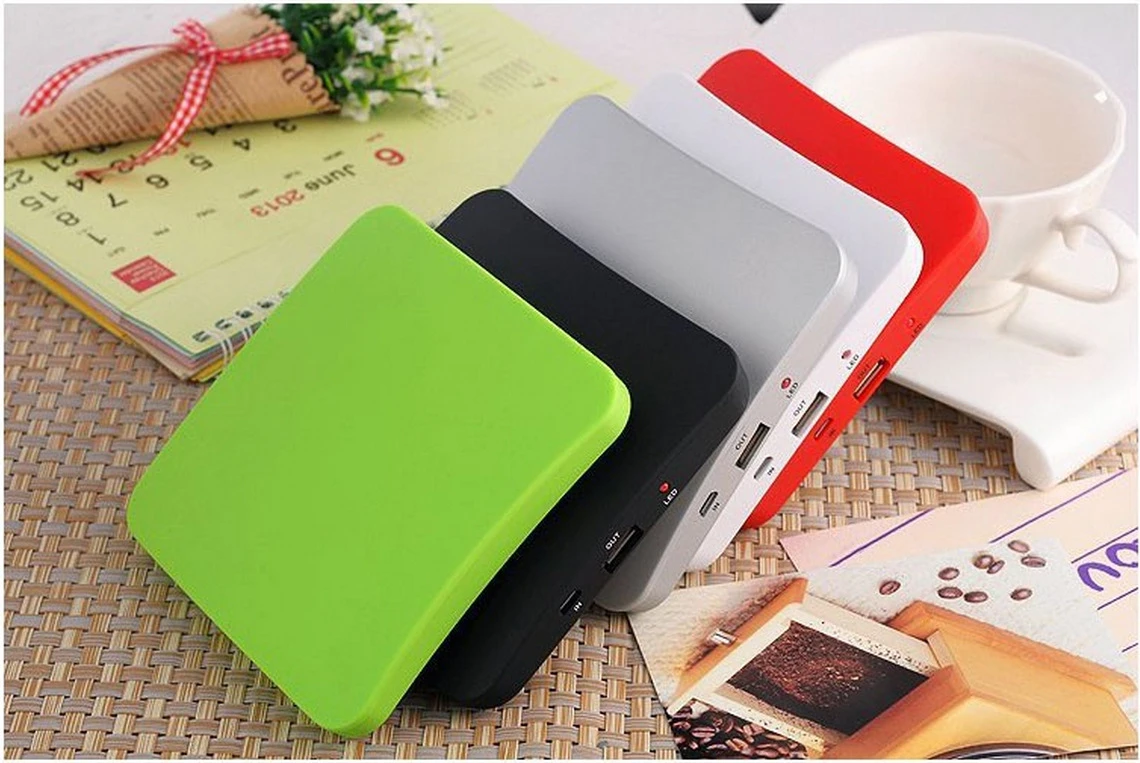 Window type solar mobile power charging treasure